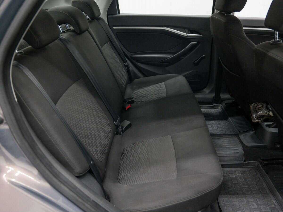 Lada (ВАЗ) Vesta с пробегом — 2015 год. Фото: #8