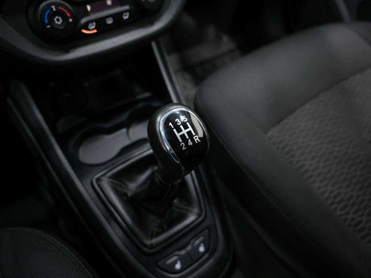 Lada (ВАЗ) Vesta с пробегом — 2015 год. Фото: #17