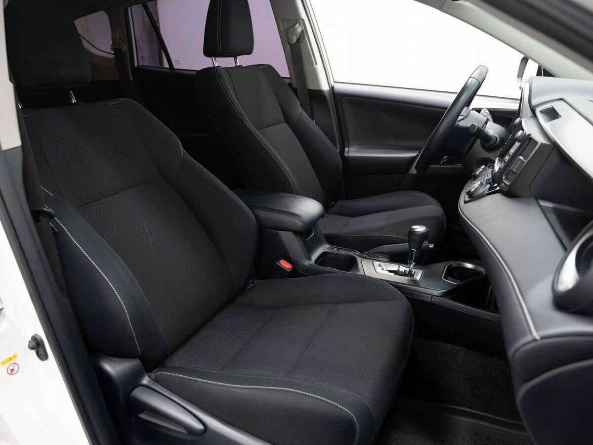 Toyota RAV4 с пробегом — 2017 год. Фото: #9