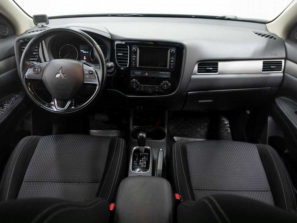 Mitsubishi Outlander с пробегом — 2016 год. Фото: #12