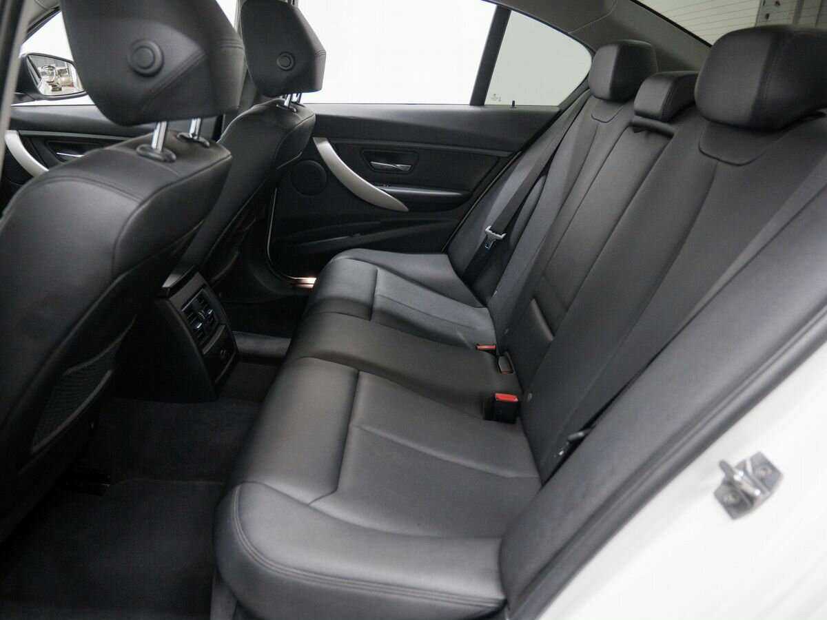 BMW 3 серии с пробегом — 2015 год. Фото: #11