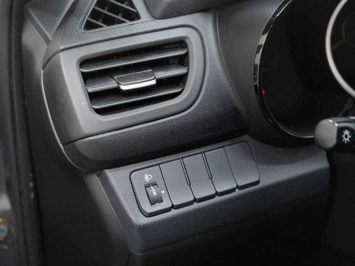 Kia Rio с пробегом — 2013 год. Фото: #13