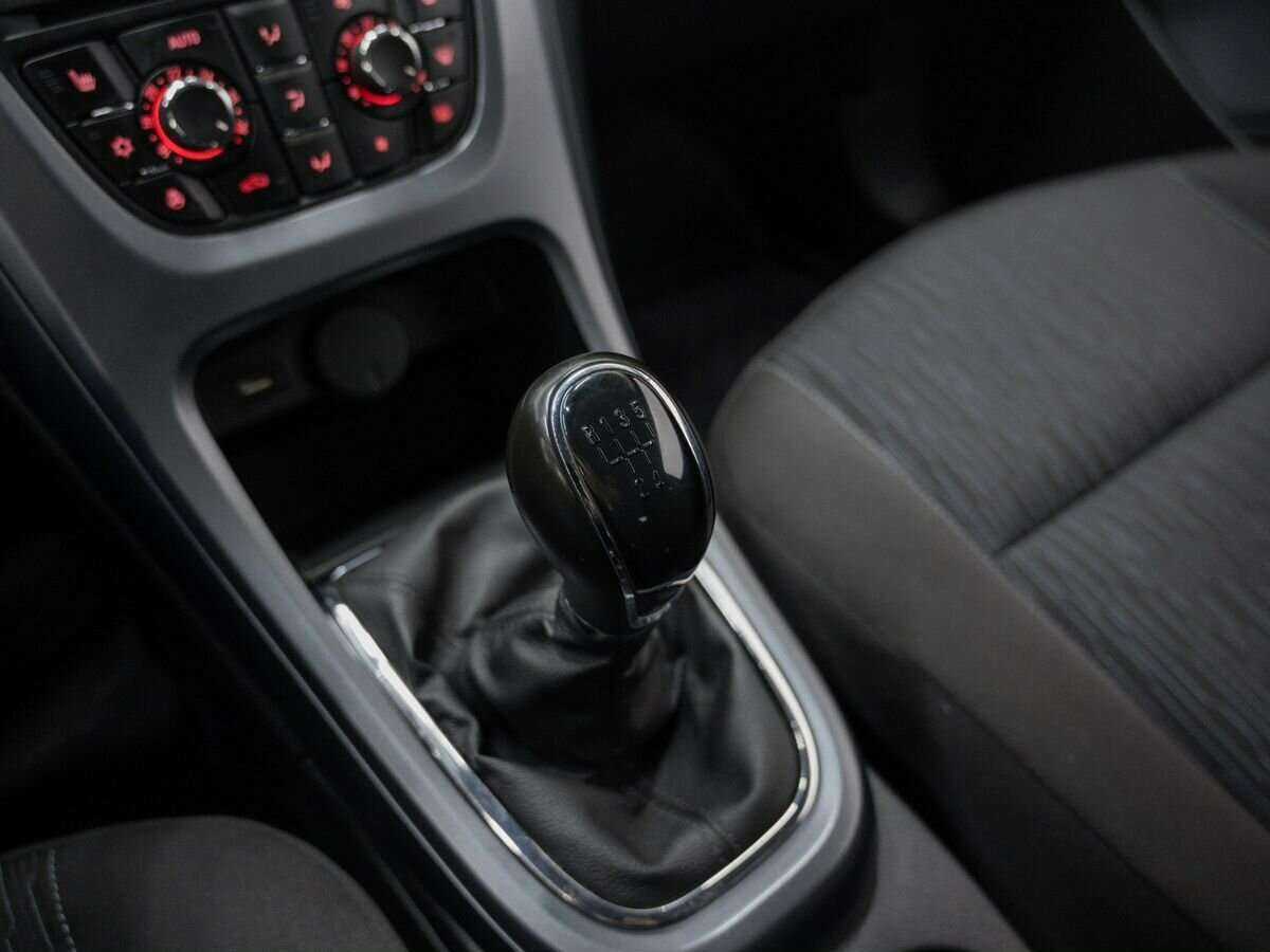 Opel Astra с пробегом — 2013 год. Фото: #17