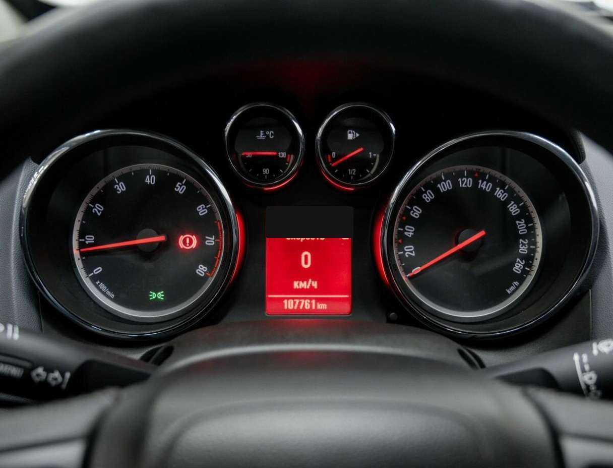 Opel Astra с пробегом — 2013 год. Фото: #20