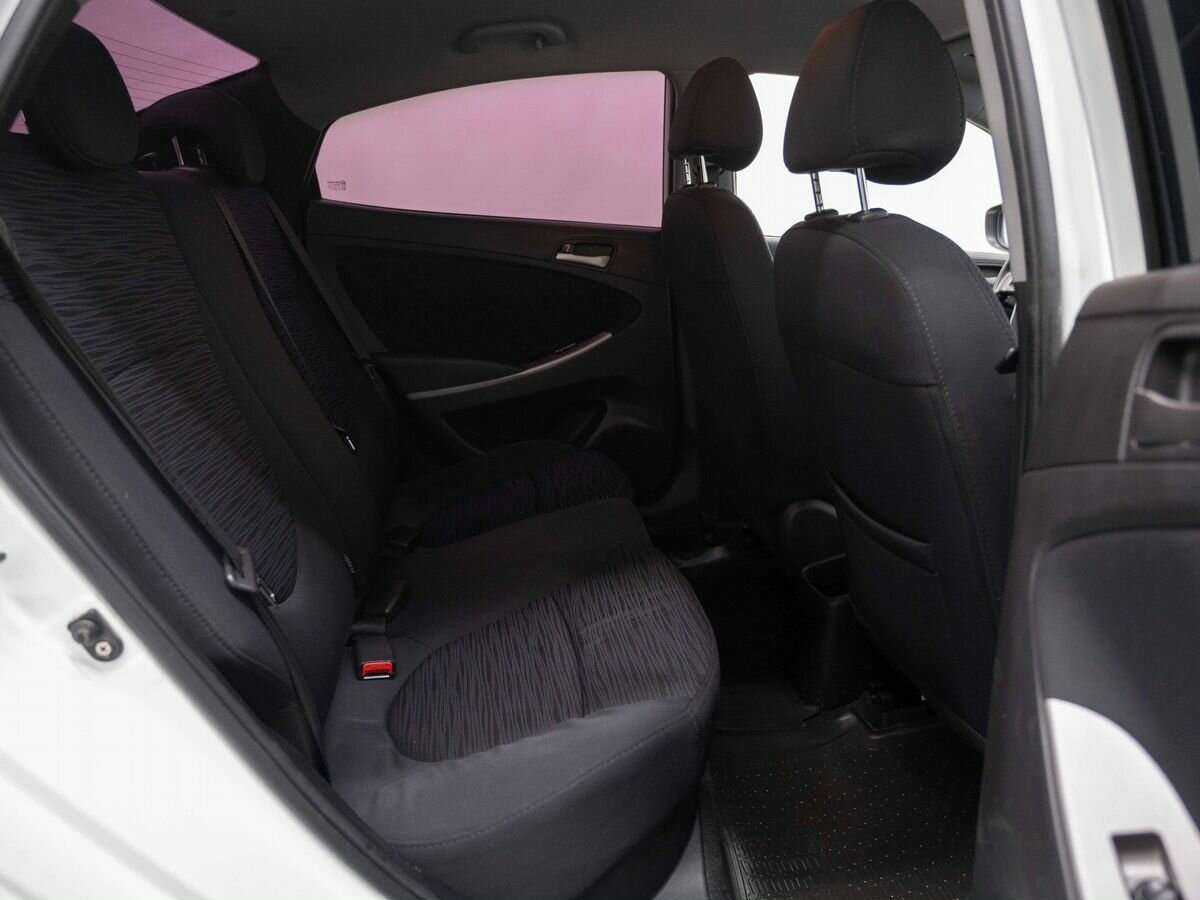 Hyundai Solaris с пробегом — 2014 год. Фото: #10