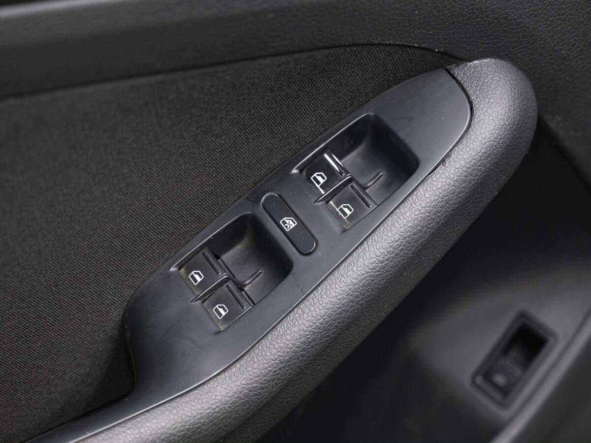 Volkswagen Jetta с пробегом — 2016 год. Фото: #15