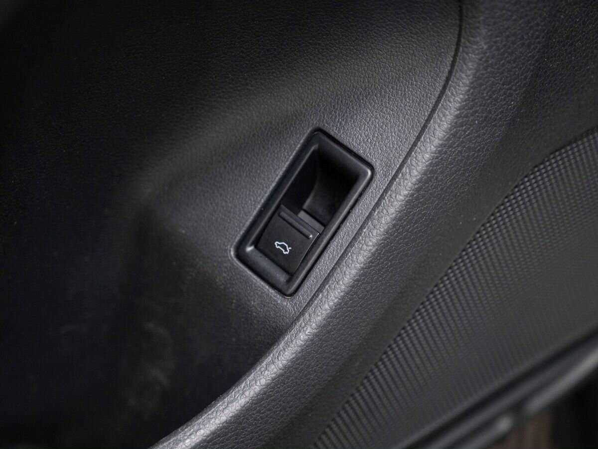 Volkswagen Jetta с пробегом — 2016 год. Фото: #18