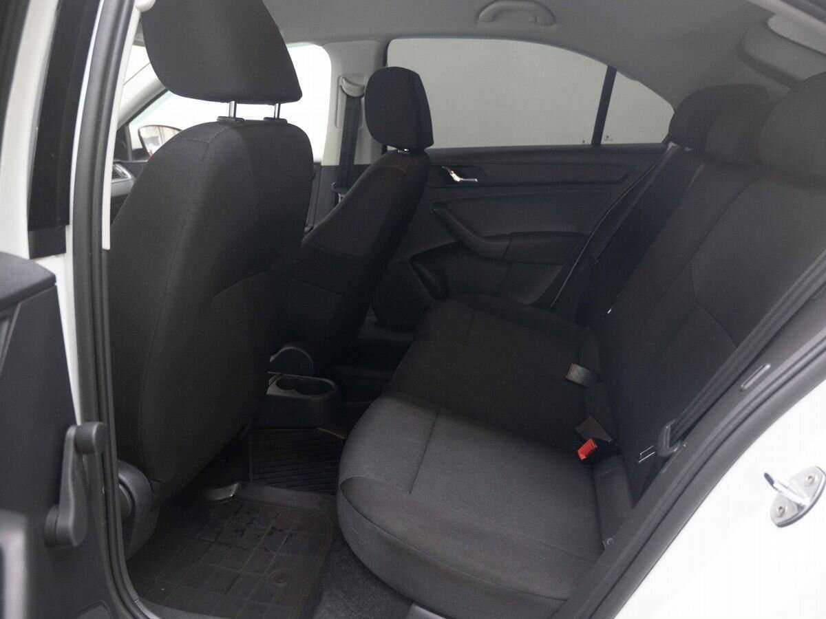 Skoda Rapid с пробегом — 2017 год. Фото: #8