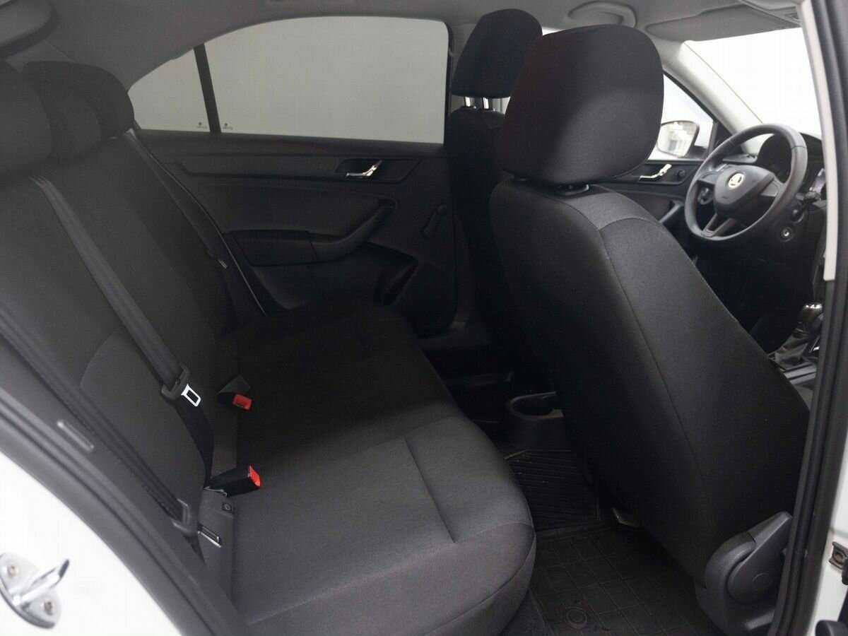 Skoda Rapid с пробегом — 2017 год. Фото: #9