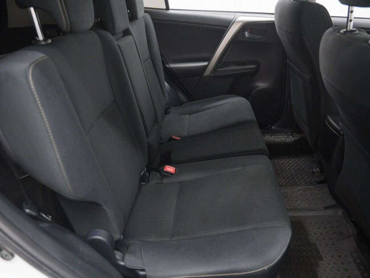 Toyota RAV4 с пробегом — 2014 год. Фото: #8