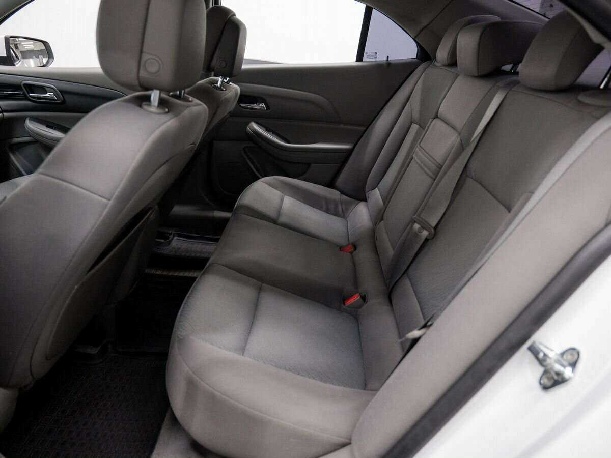 Chevrolet Malibu с пробегом — 2012 год. Фото: #11