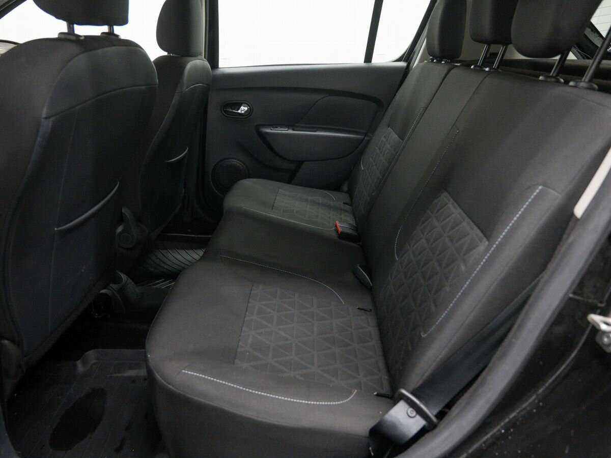 Renault Sandero с пробегом — 2015 год. Фото: #12