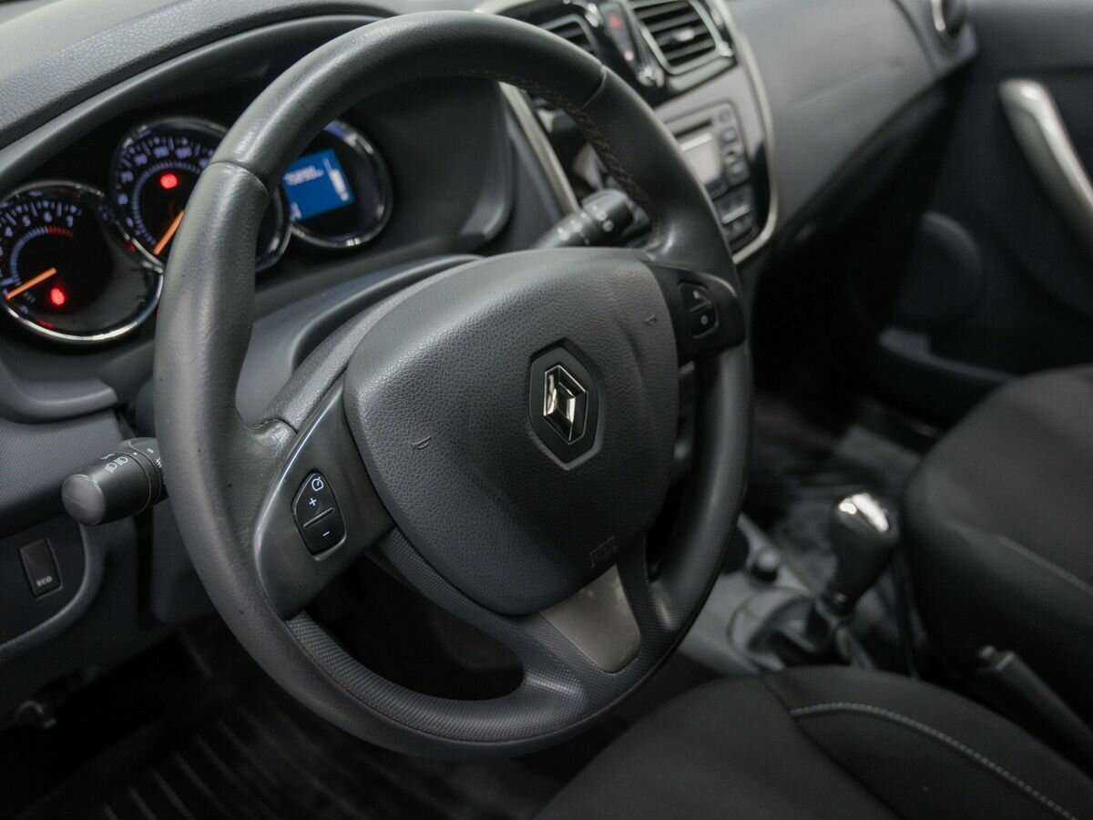 Renault Sandero с пробегом — 2015 год. Фото: #16