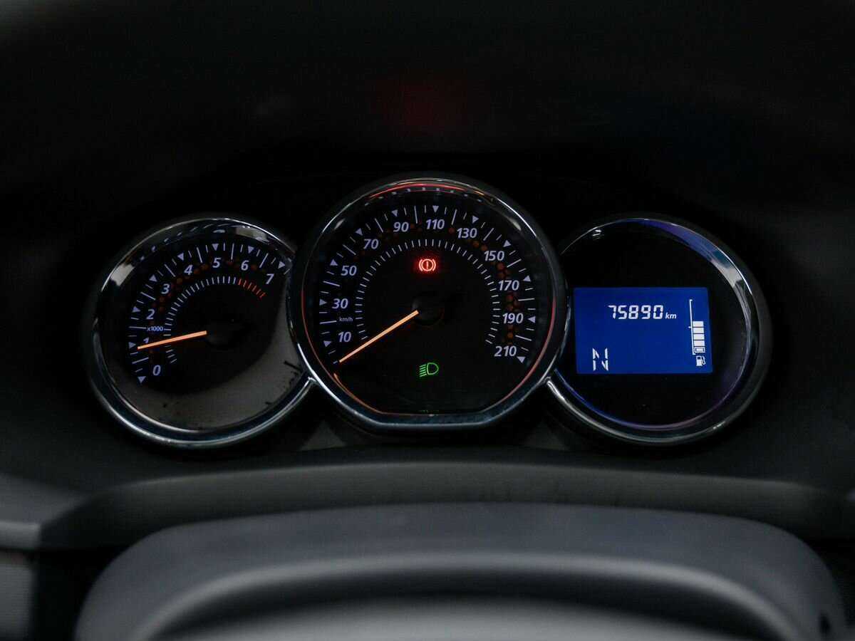 Renault Sandero с пробегом — 2015 год. Фото: #22