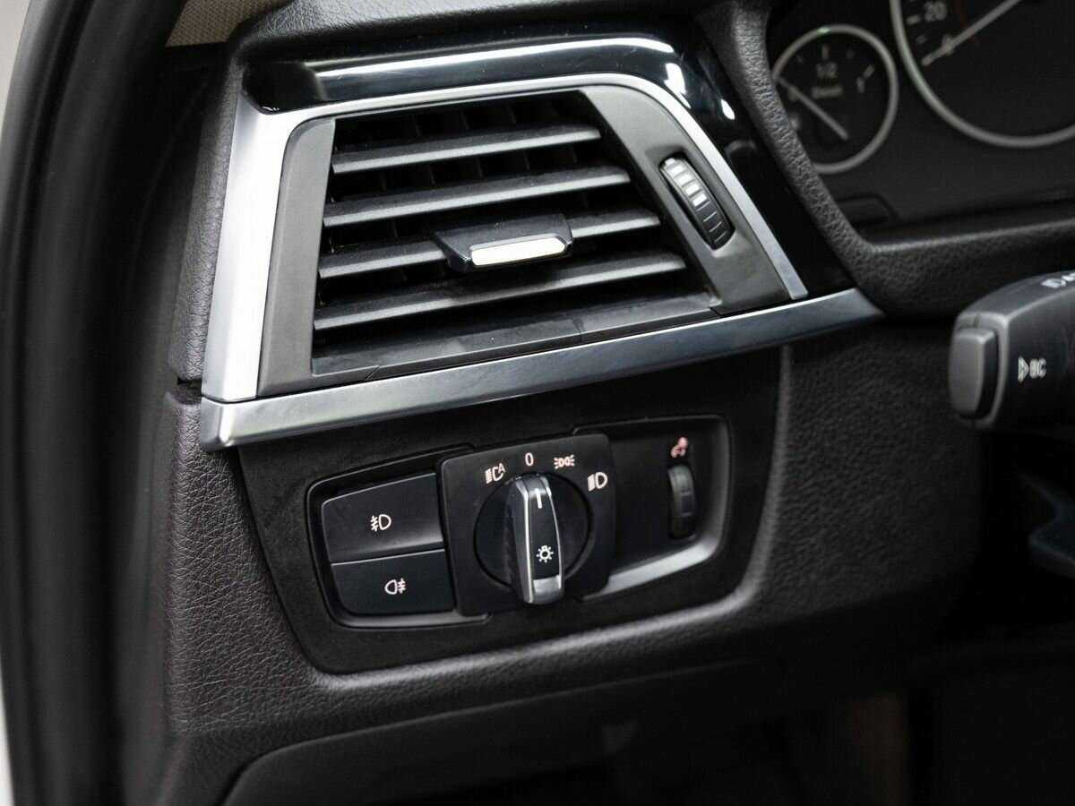 BMW 3 серии с пробегом — 2016 год. Фото: #18