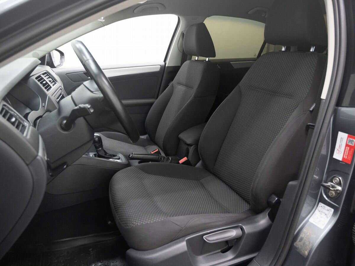 Volkswagen Jetta с пробегом — 2012 год. Фото: #6