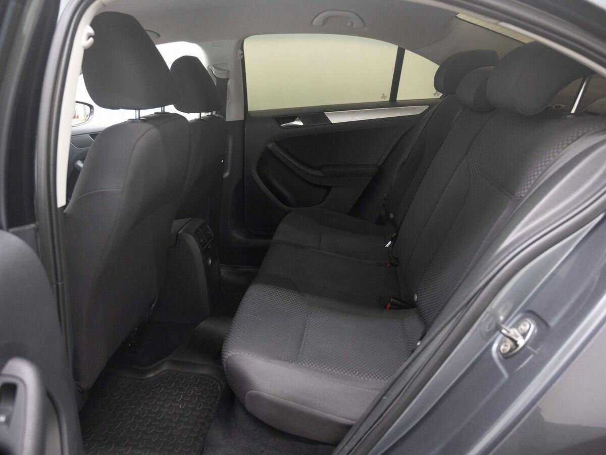 Volkswagen Jetta с пробегом — 2012 год. Фото: #7