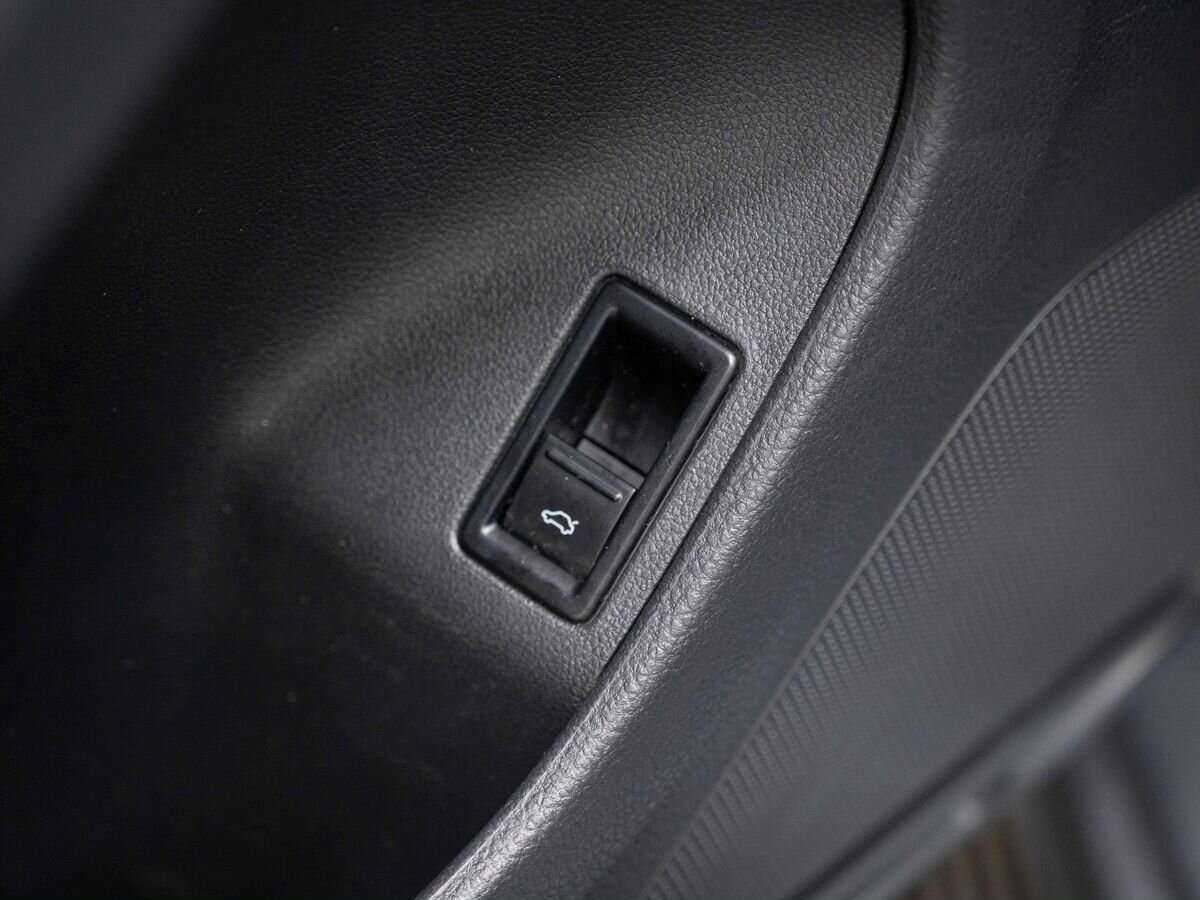 Volkswagen Jetta с пробегом — 2012 год. Фото: #14