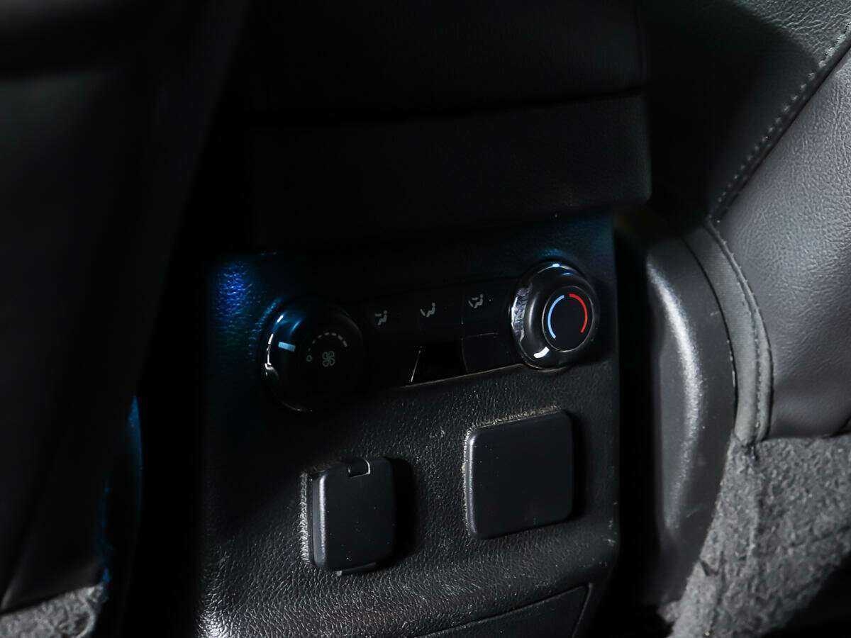 Ford Explorer с пробегом — 2014 год. Фото: #15