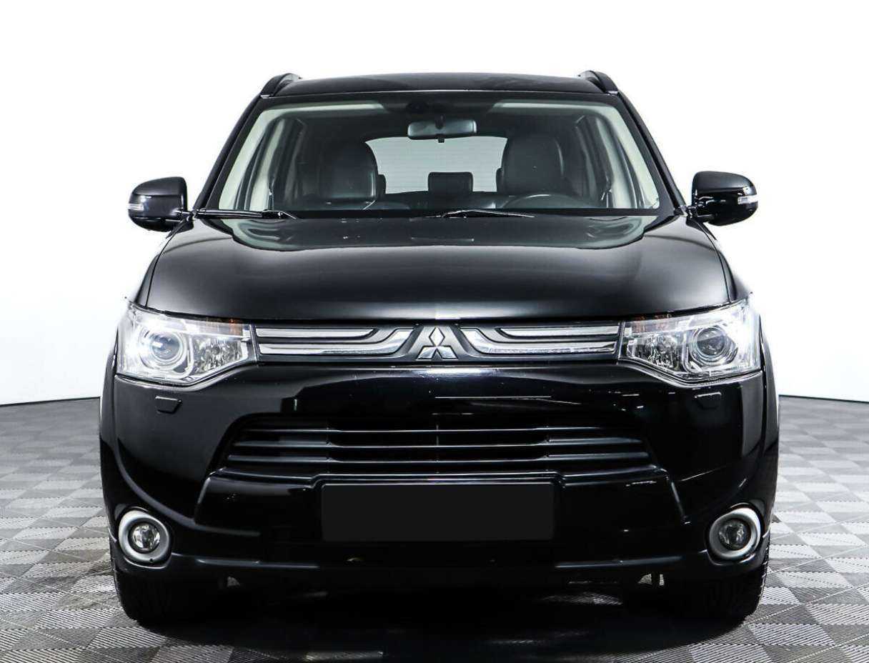 Mitsubishi Outlander с пробегом — 2012 год. Фото: #1