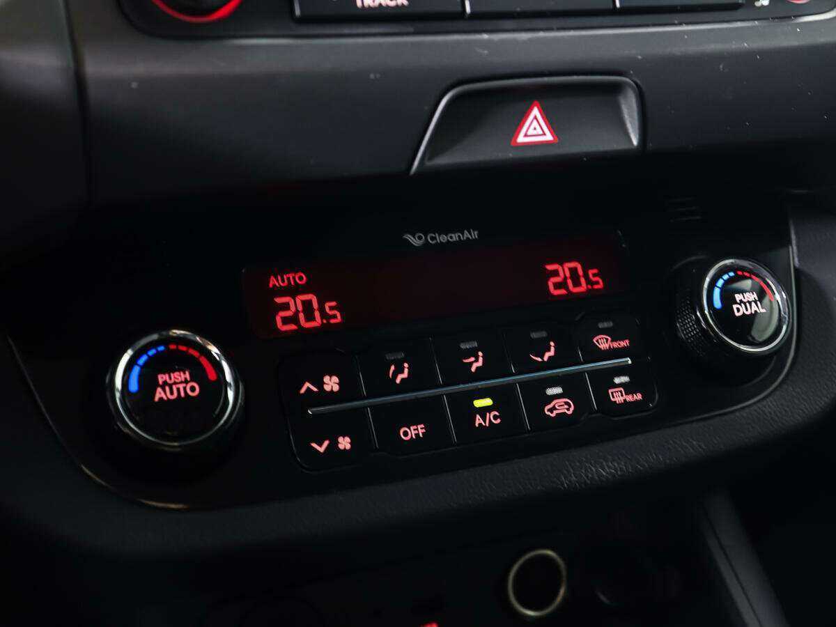 Kia Sportage с пробегом — 2012 год. Фото: #18