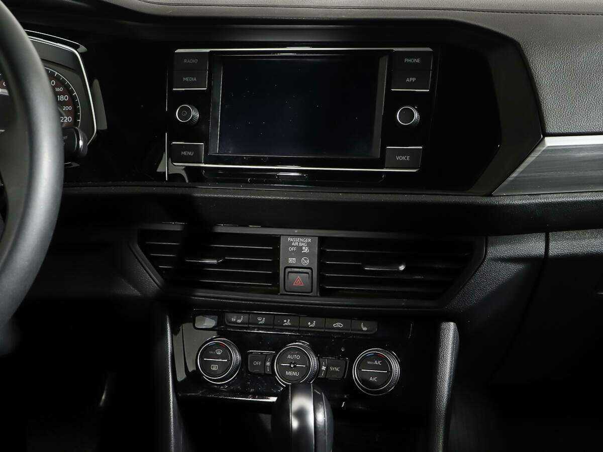 Volkswagen Jetta с пробегом — 2019 год. Фото: #11