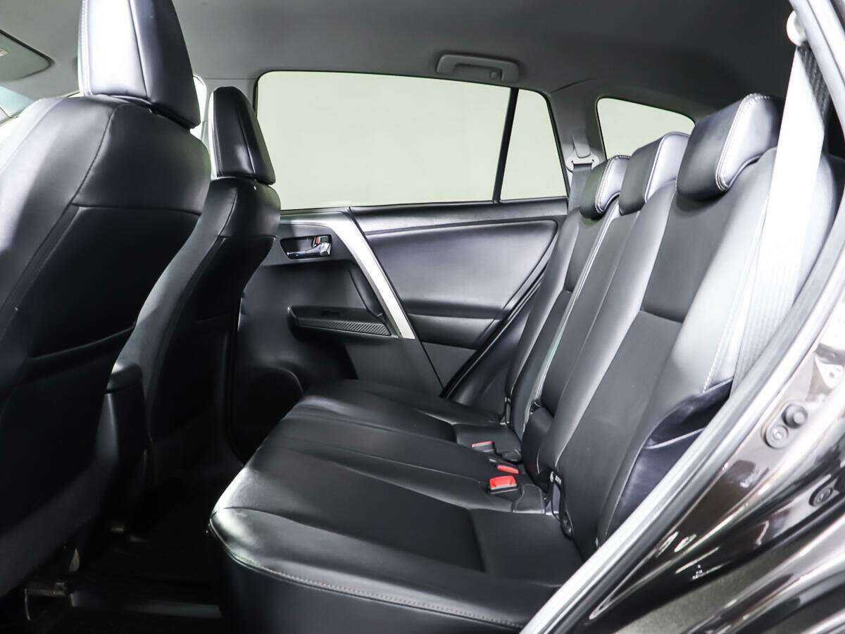 Toyota RAV4 с пробегом — 2014 год. Фото: #10
