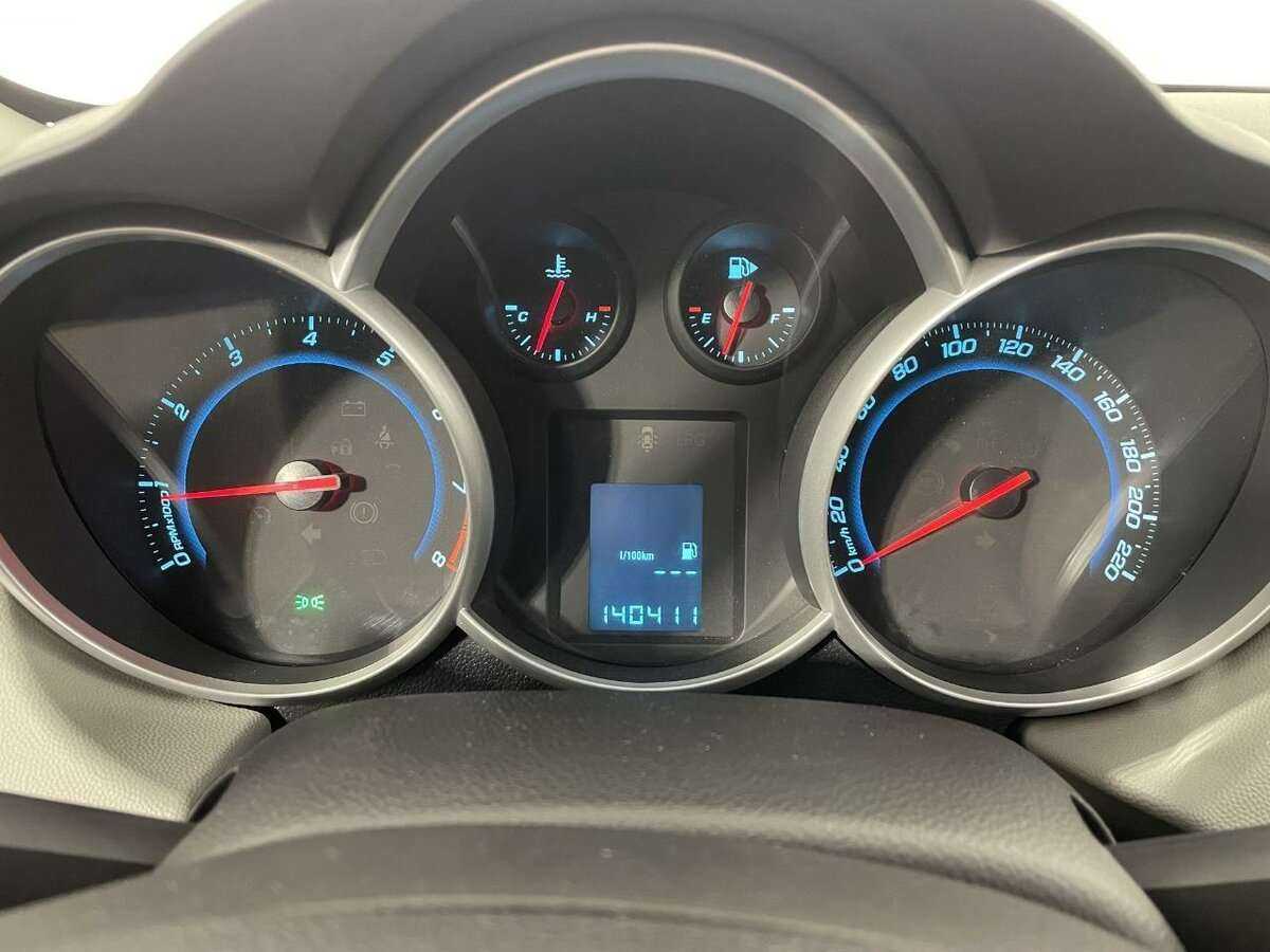 Chevrolet Cruze с пробегом — 2014 год. Фото: #10