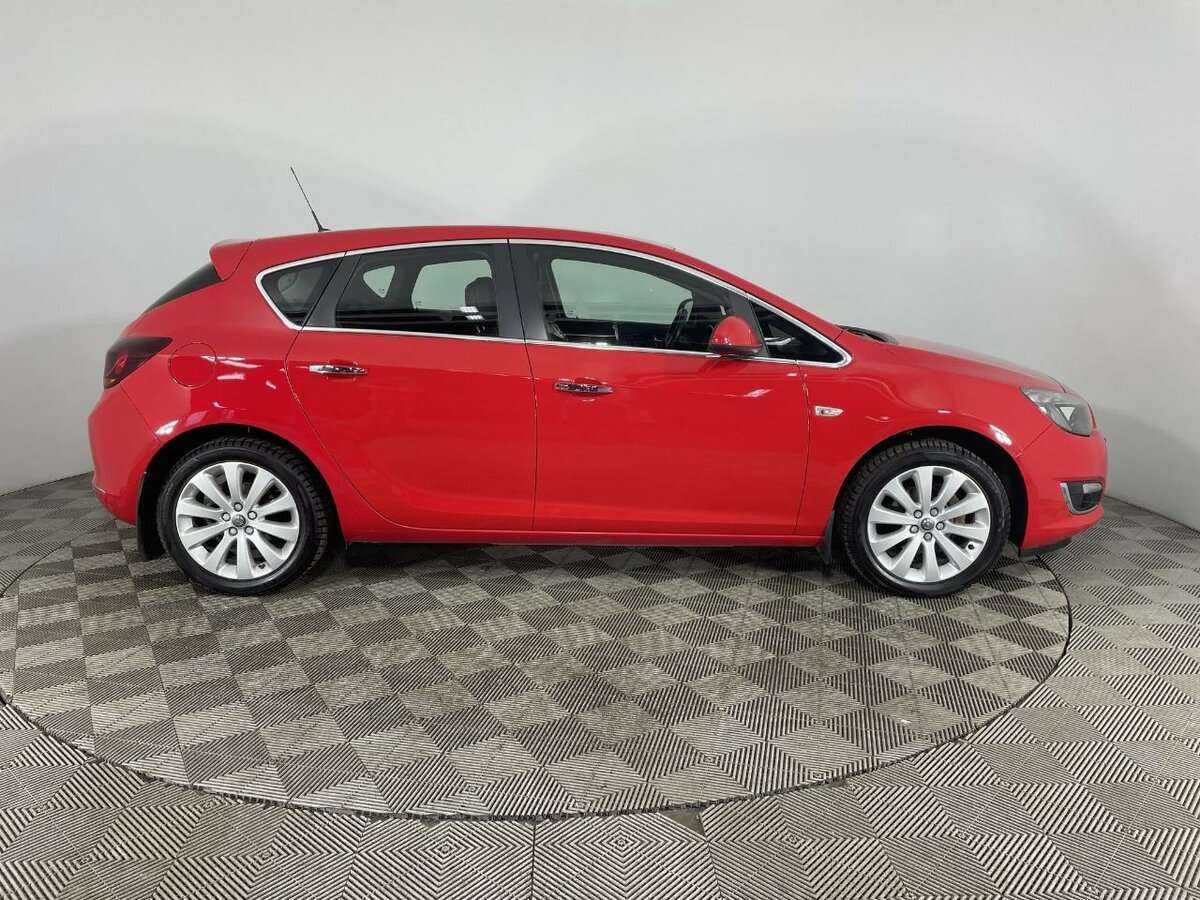 Opel Astra с пробегом — 2013 год. Фото: #3