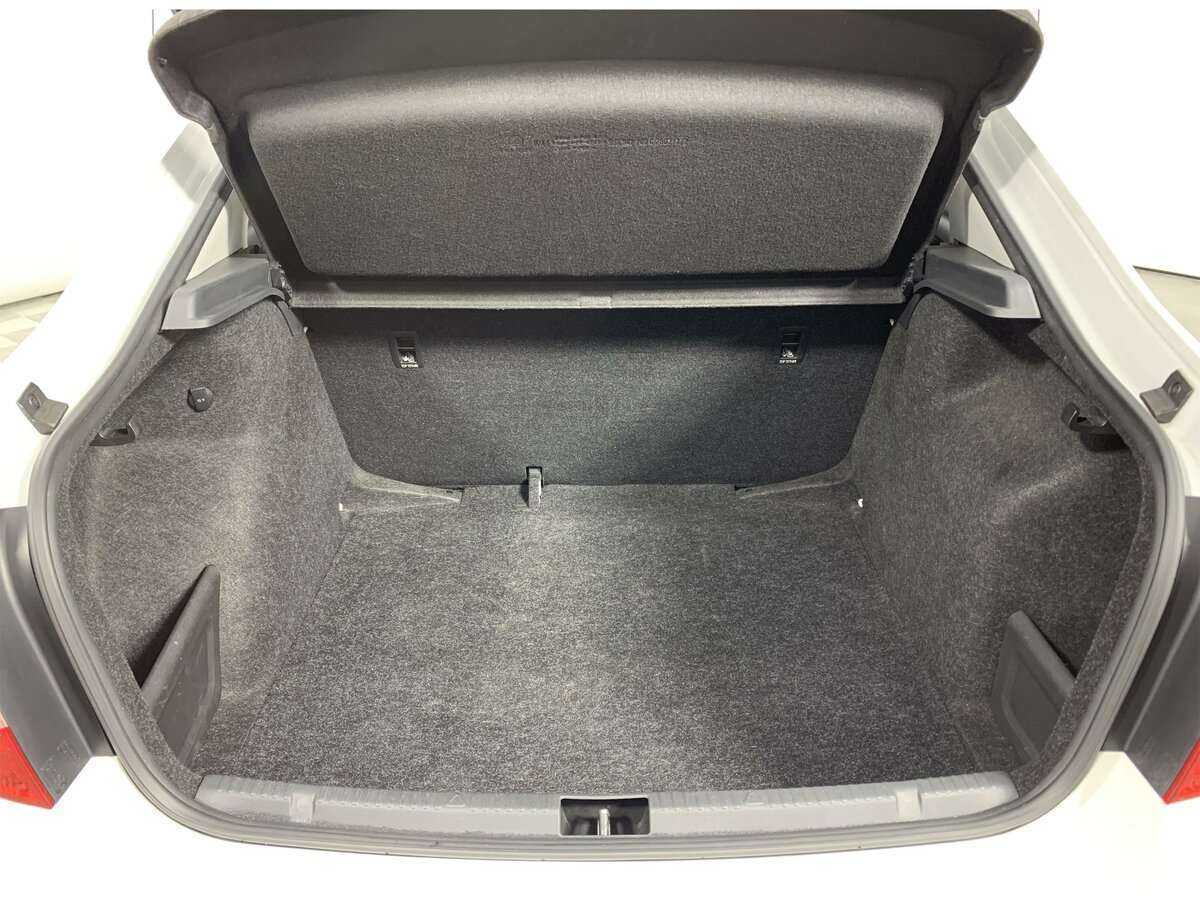 Skoda Rapid с пробегом — 2017 год. Фото: #9