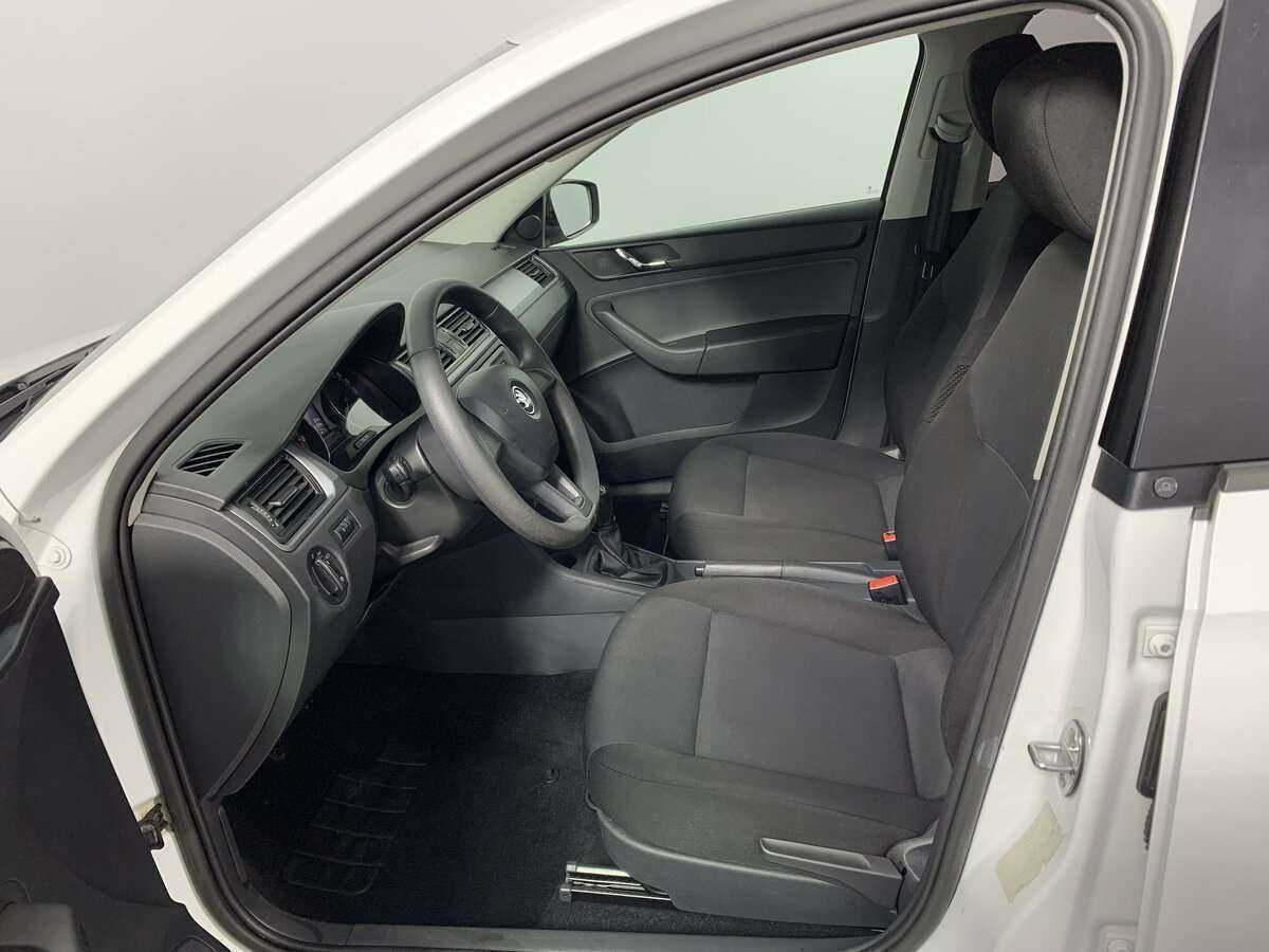 Skoda Rapid с пробегом — 2017 год. Фото: #15