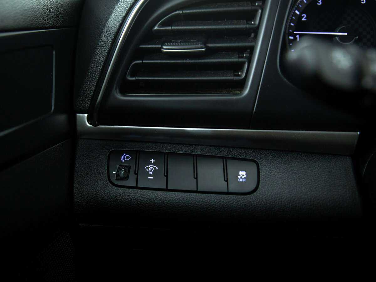 Hyundai Elantra с пробегом — 2020 год. Фото: #16