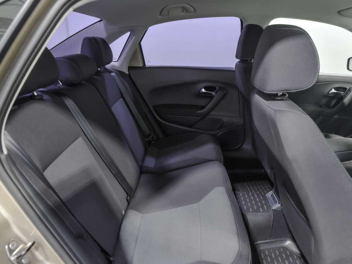 Volkswagen Polo с пробегом — 2015 год. Фото: #11