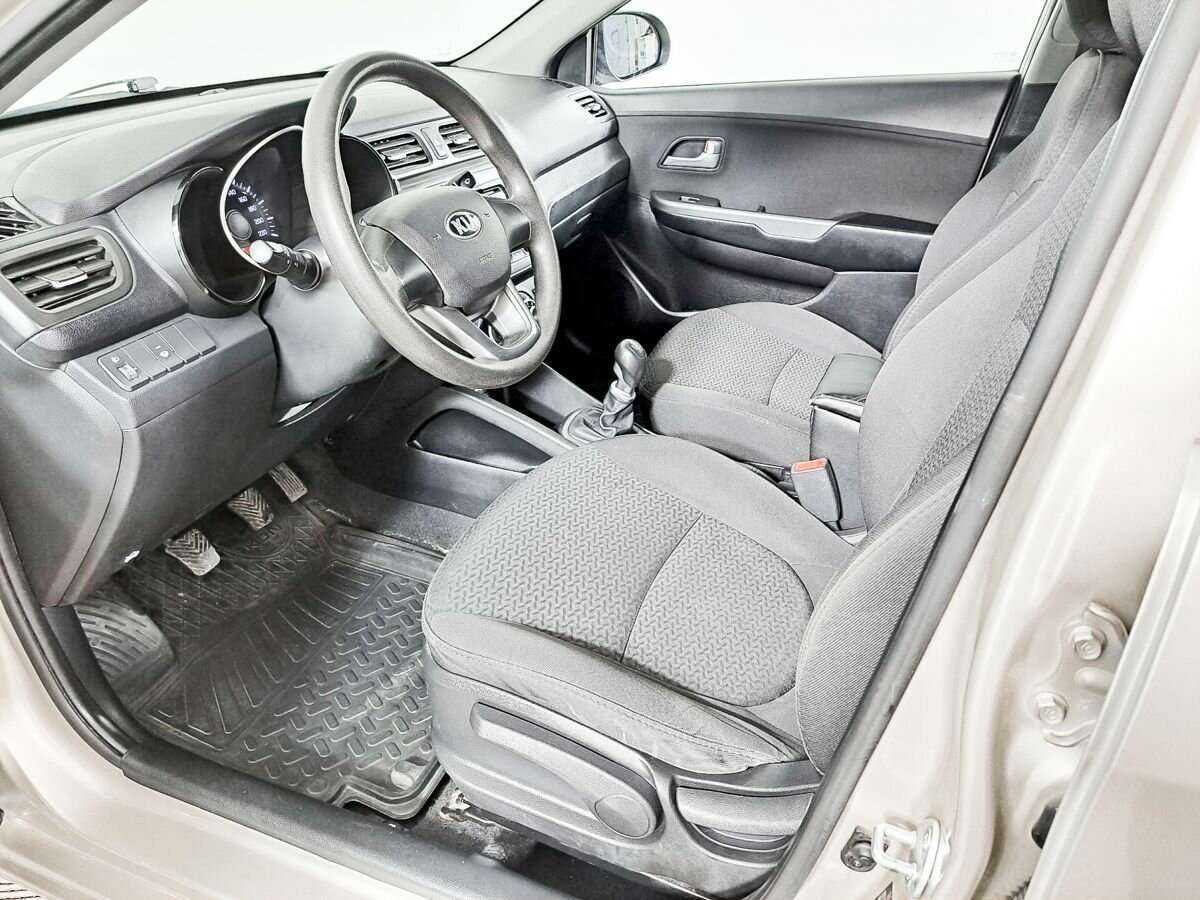 Kia Rio с пробегом — 2013 год. Фото: #13