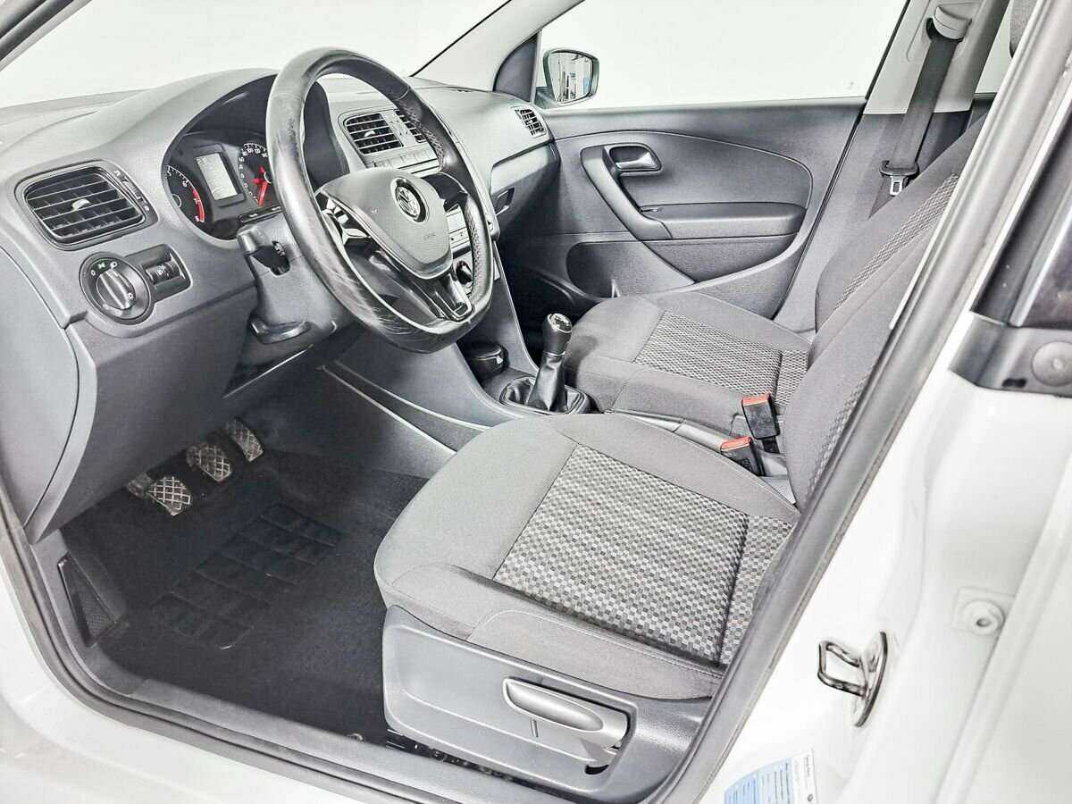 Volkswagen Polo с пробегом — 2015 год. Фото: #14