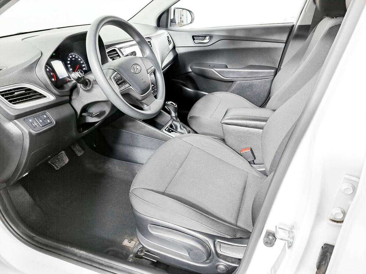 Hyundai Solaris с пробегом — 2021 год. Фото: #13