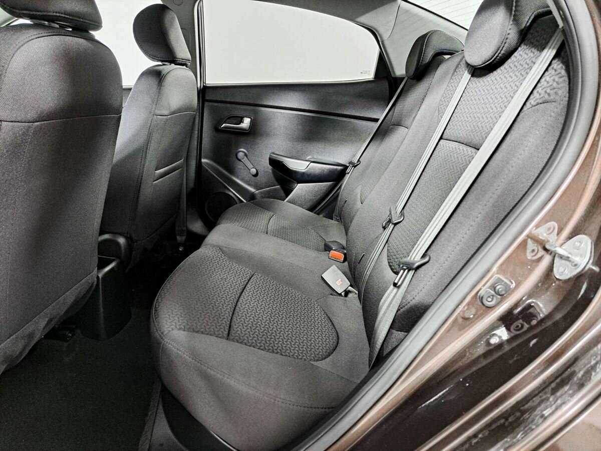 Kia Rio с пробегом — 2015 год. Фото: #9