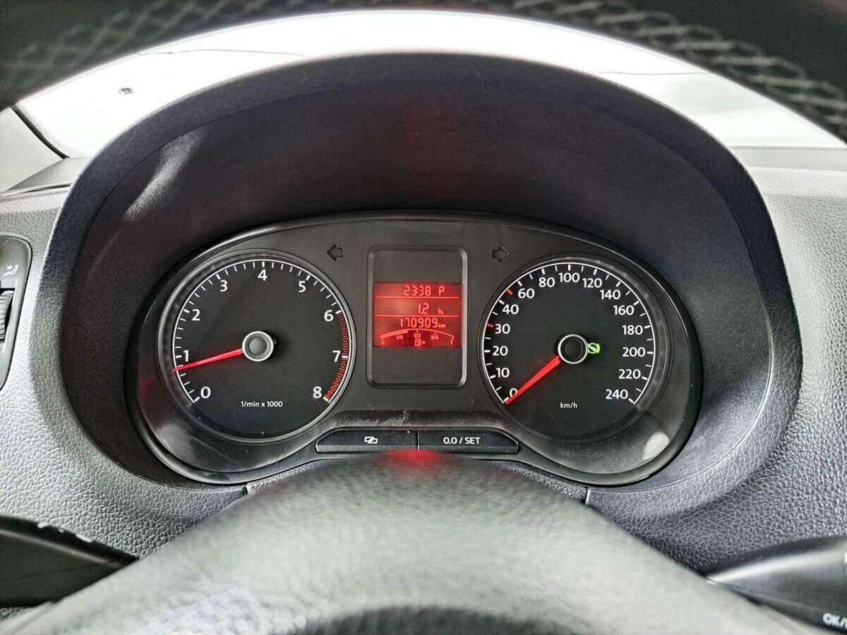 Volkswagen Polo с пробегом — 2013 год. Фото: #8