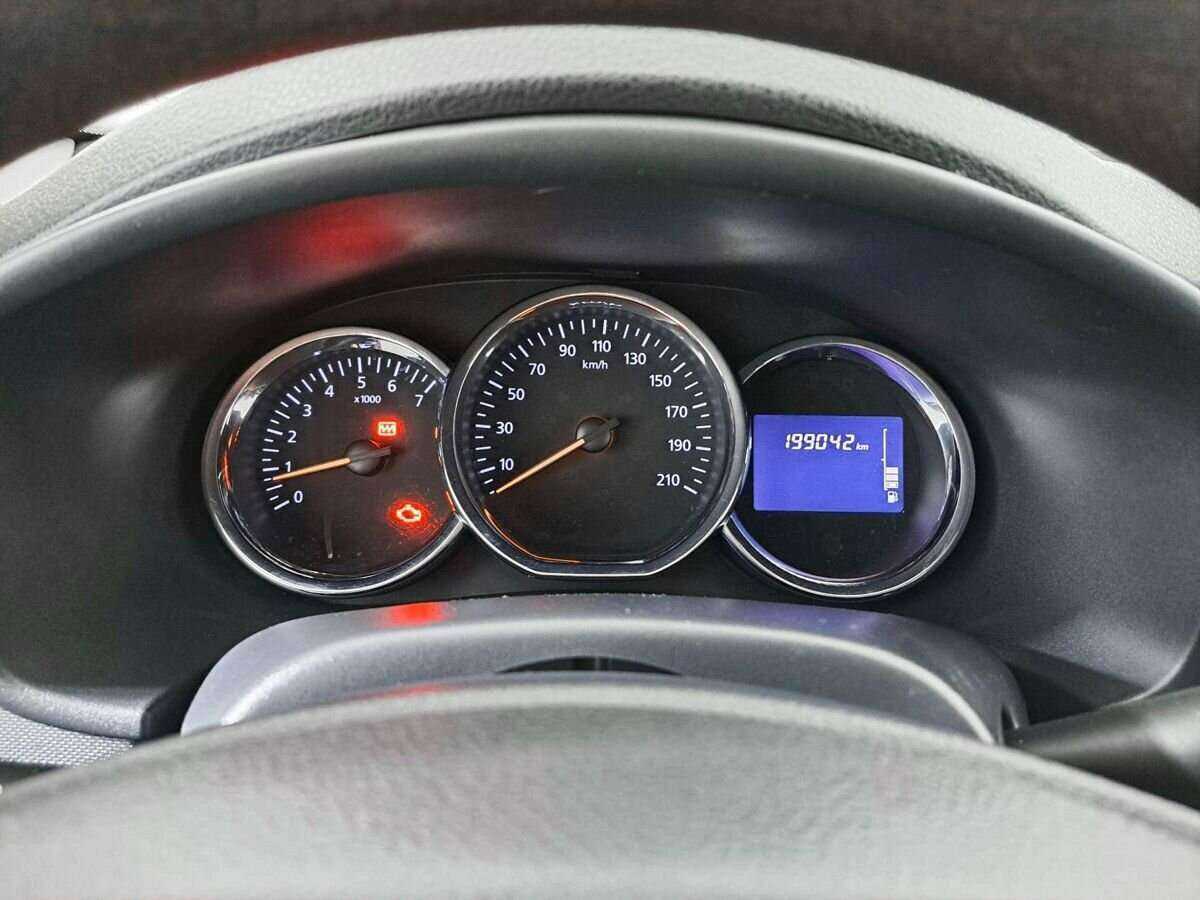 Renault Logan с пробегом — 2014 год. Фото: #10