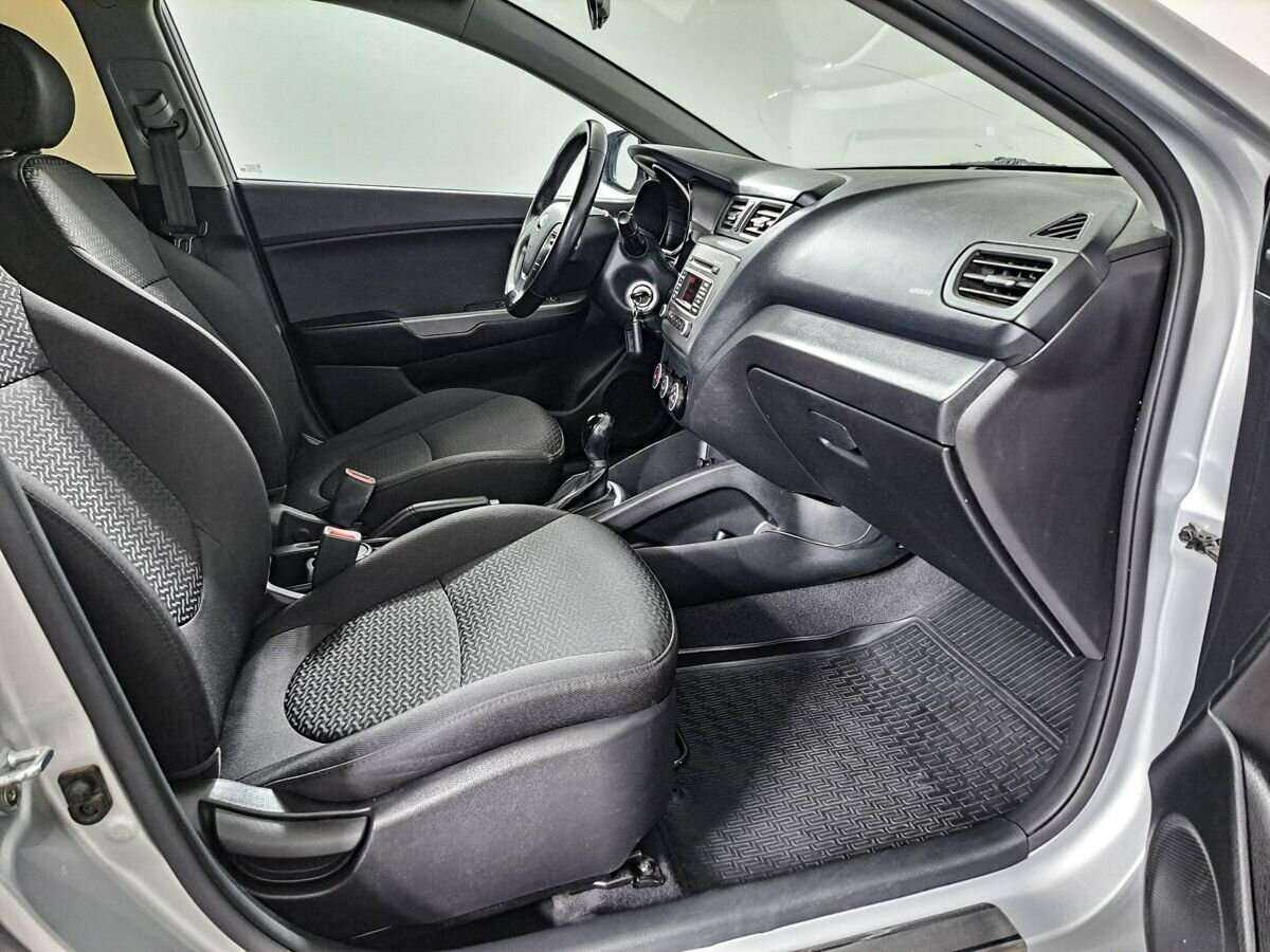 Kia Rio с пробегом — 2017 год. Фото: #6