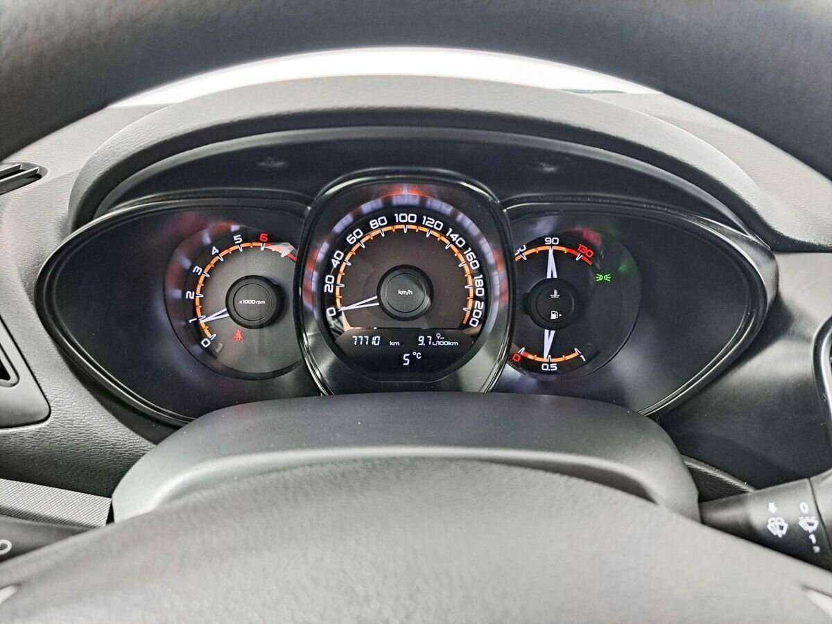 Lada (ВАЗ) Vesta с пробегом — 2019 год. Фото: #10