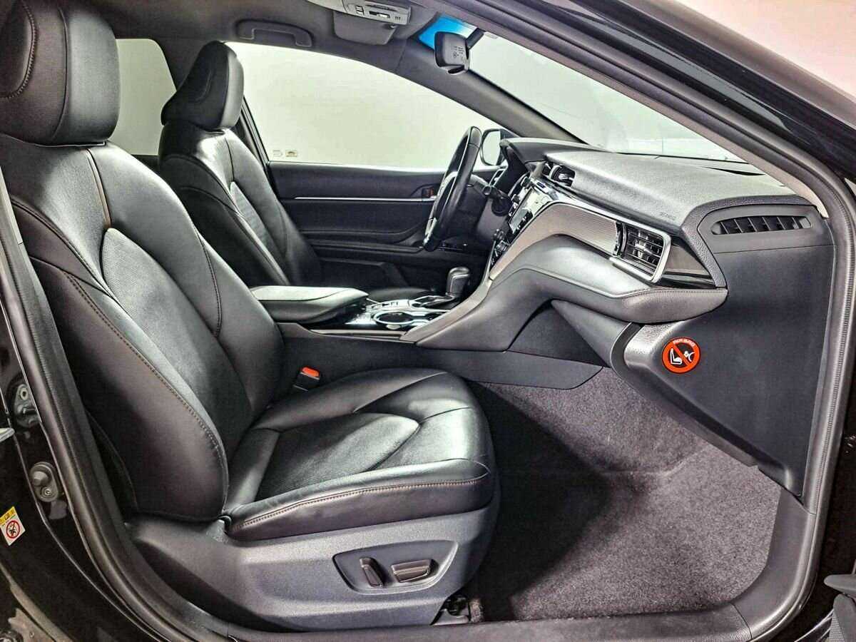 Toyota Camry с пробегом — 2018 год. Фото: #8