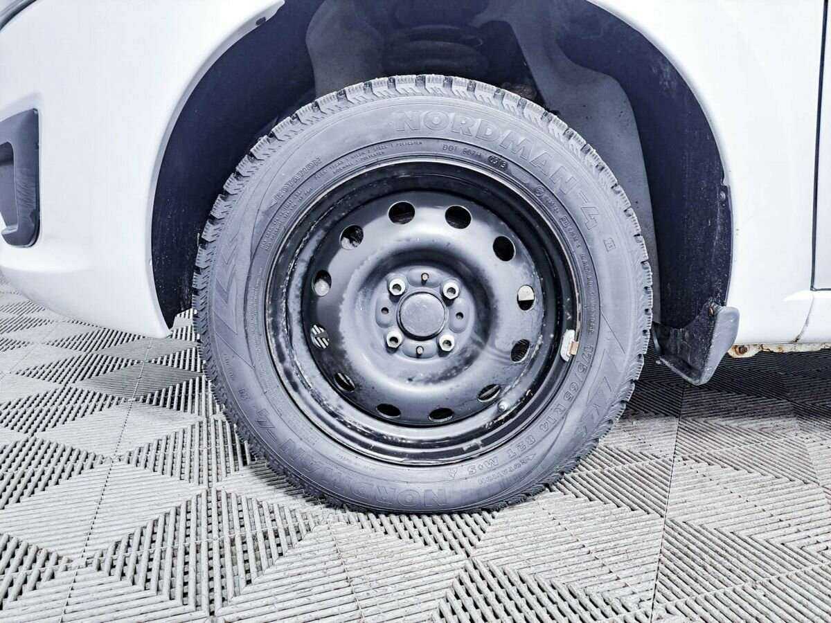 Lada (ВАЗ) Kalina с пробегом — 2013 год. Фото: #17