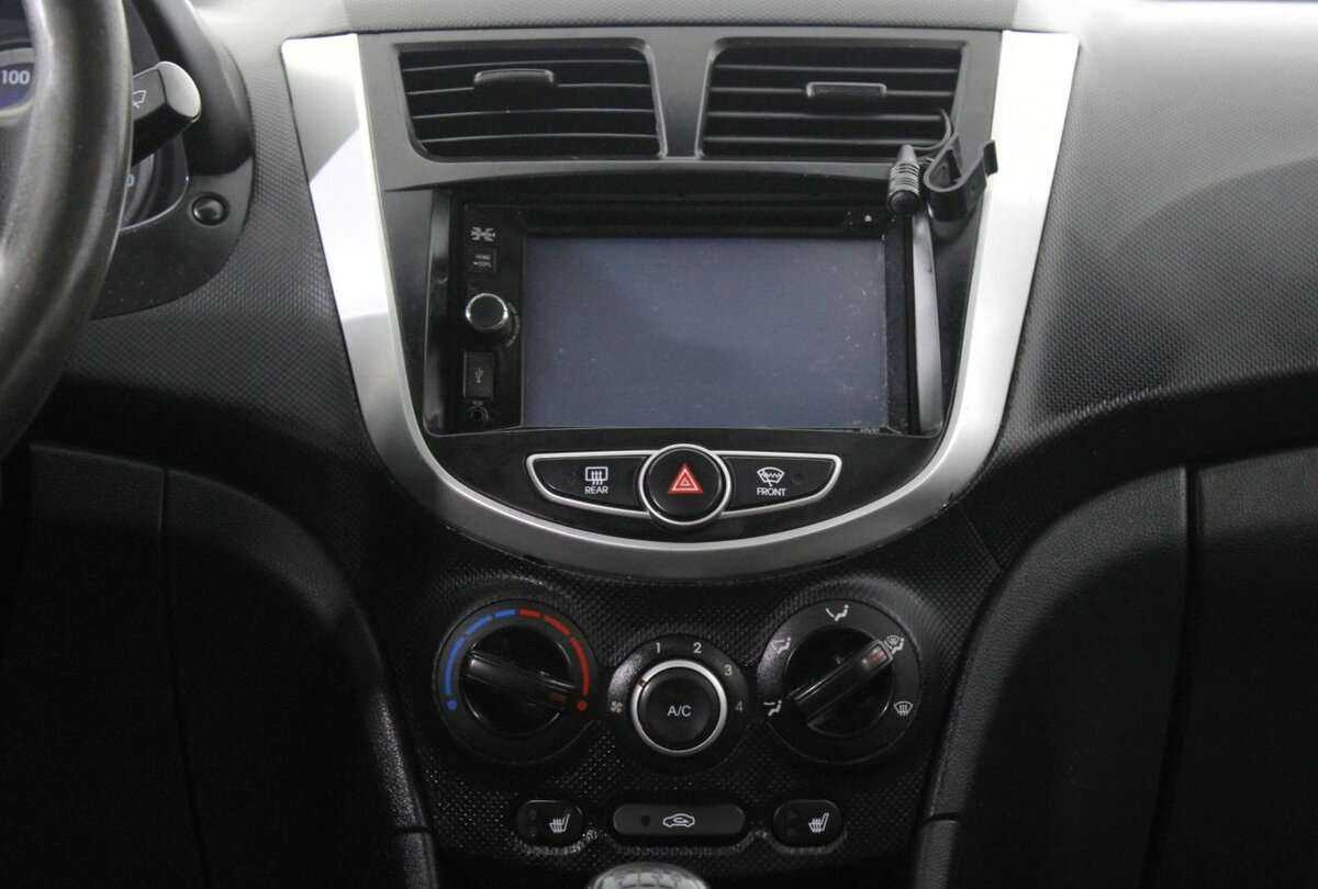 Hyundai Solaris с пробегом — 2013 год. Фото: #11