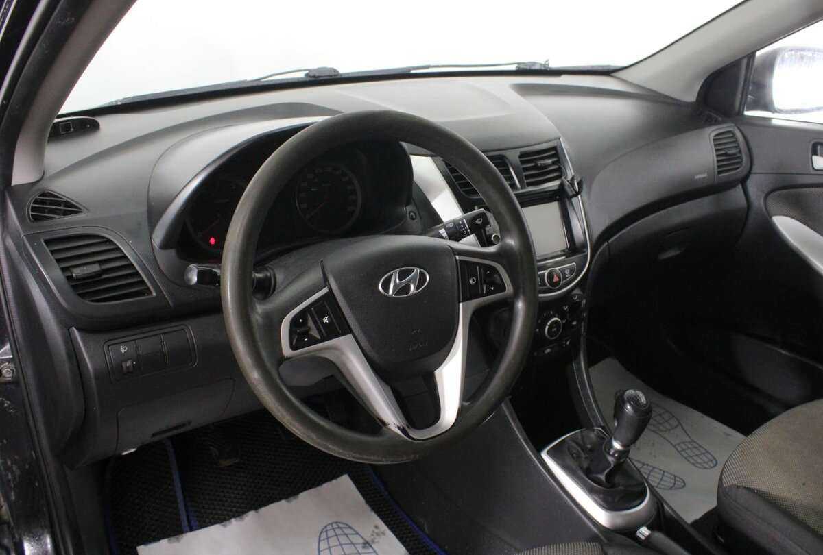 Hyundai Solaris с пробегом — 2013 год. Фото: #12