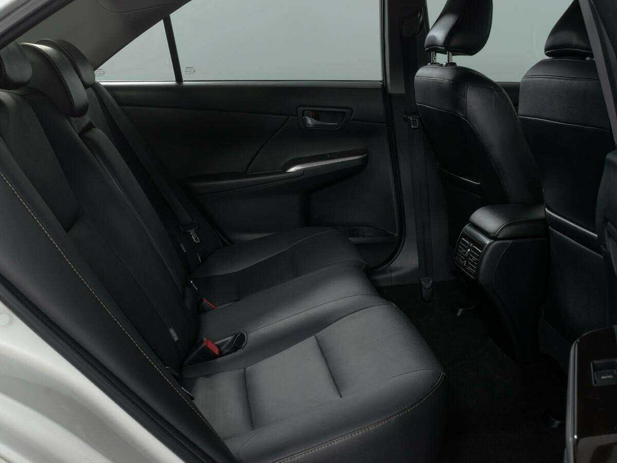 Toyota Camry с пробегом — 2016 год. Фото: #11