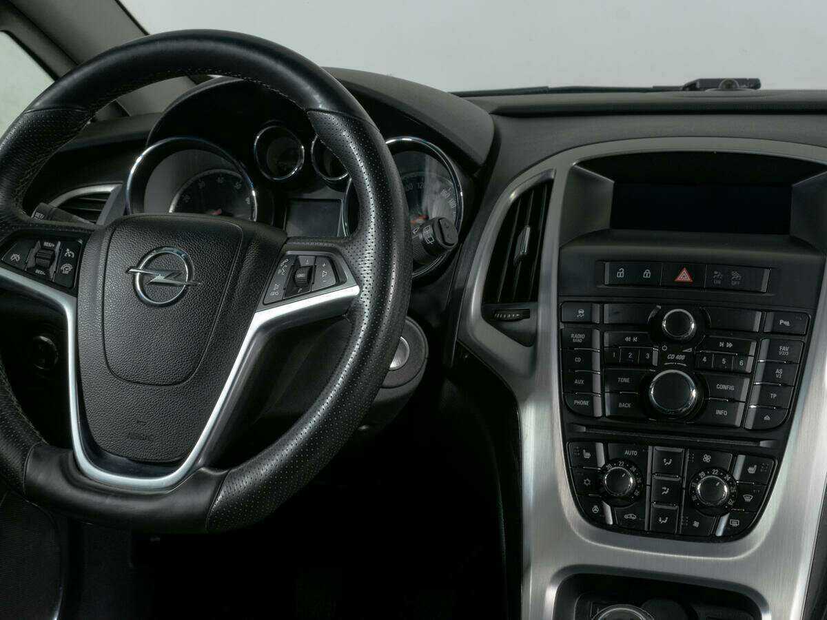 Opel Astra с пробегом — 2012 год. Фото: #10