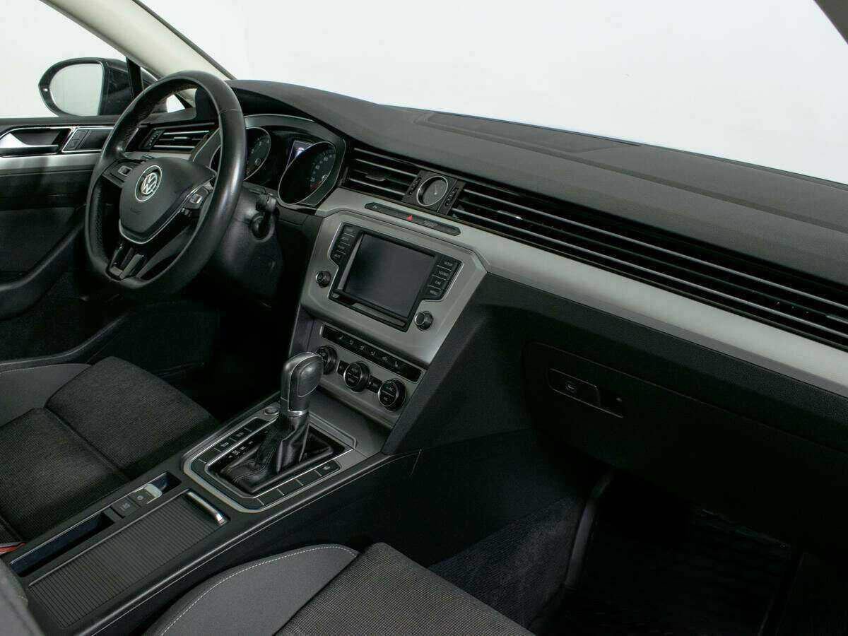 Volkswagen Passat с пробегом — 2017 год. Фото: #6