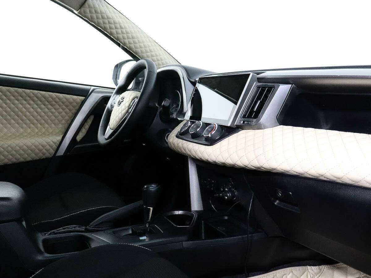 Toyota RAV4 с пробегом — 2016 год. Фото: #6