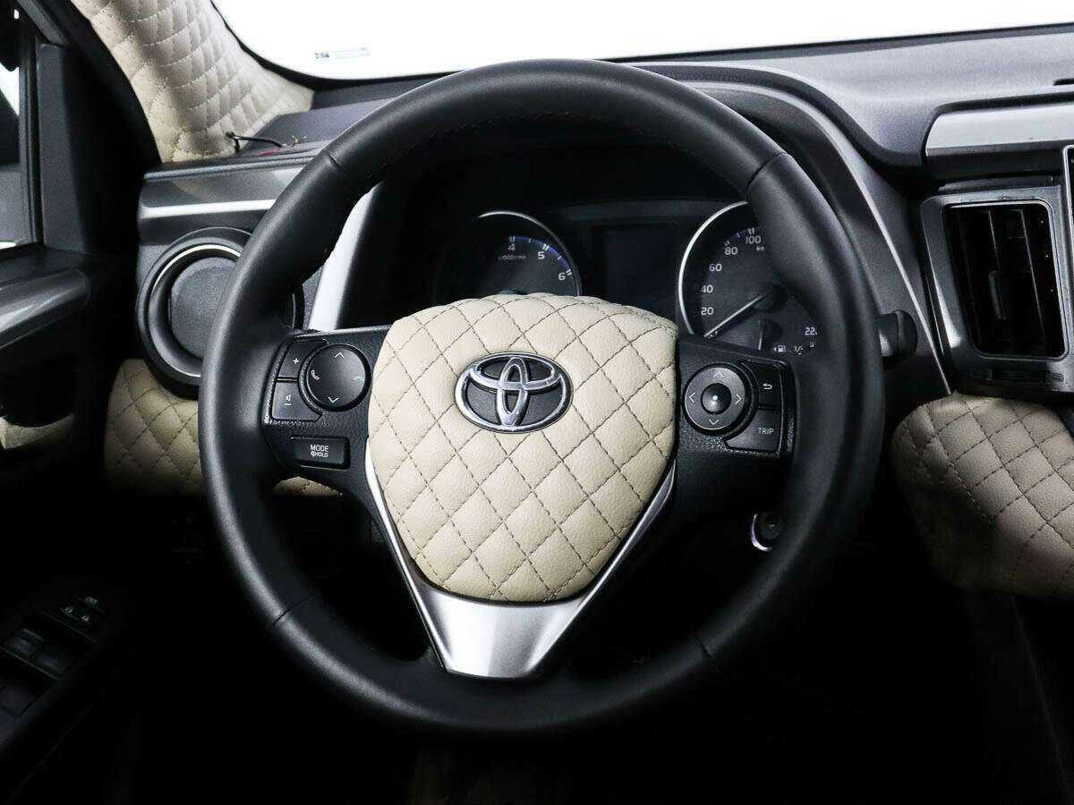 Toyota RAV4 с пробегом — 2016 год. Фото: #11